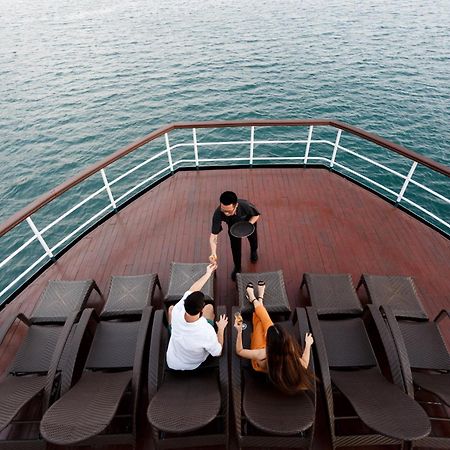 Emeraude Classic Cruises Hạ Long Exterior foto