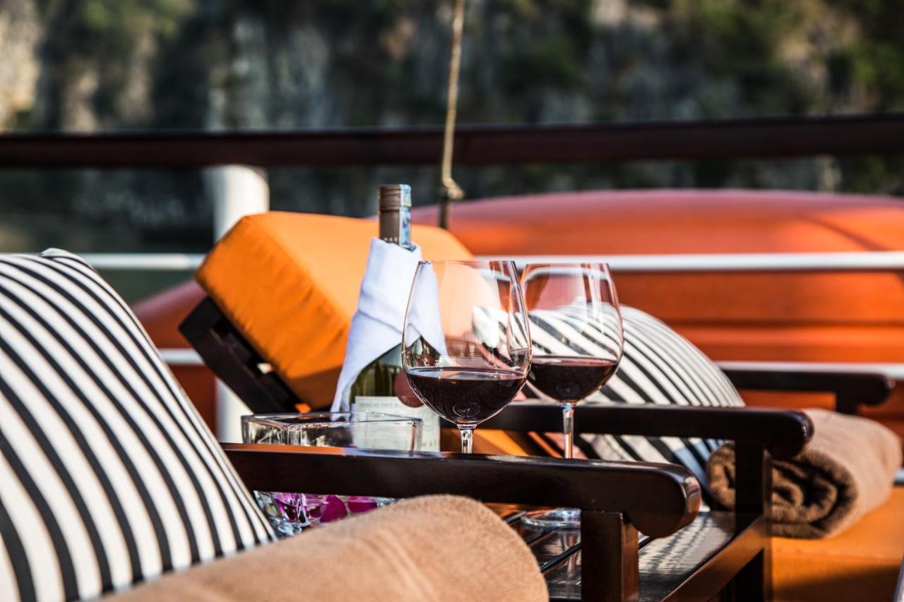 Emeraude Classic Cruises Hạ Long Exterior foto