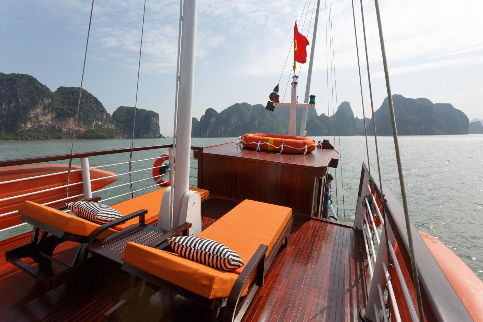 Emeraude Classic Cruises Hạ Long Exterior foto