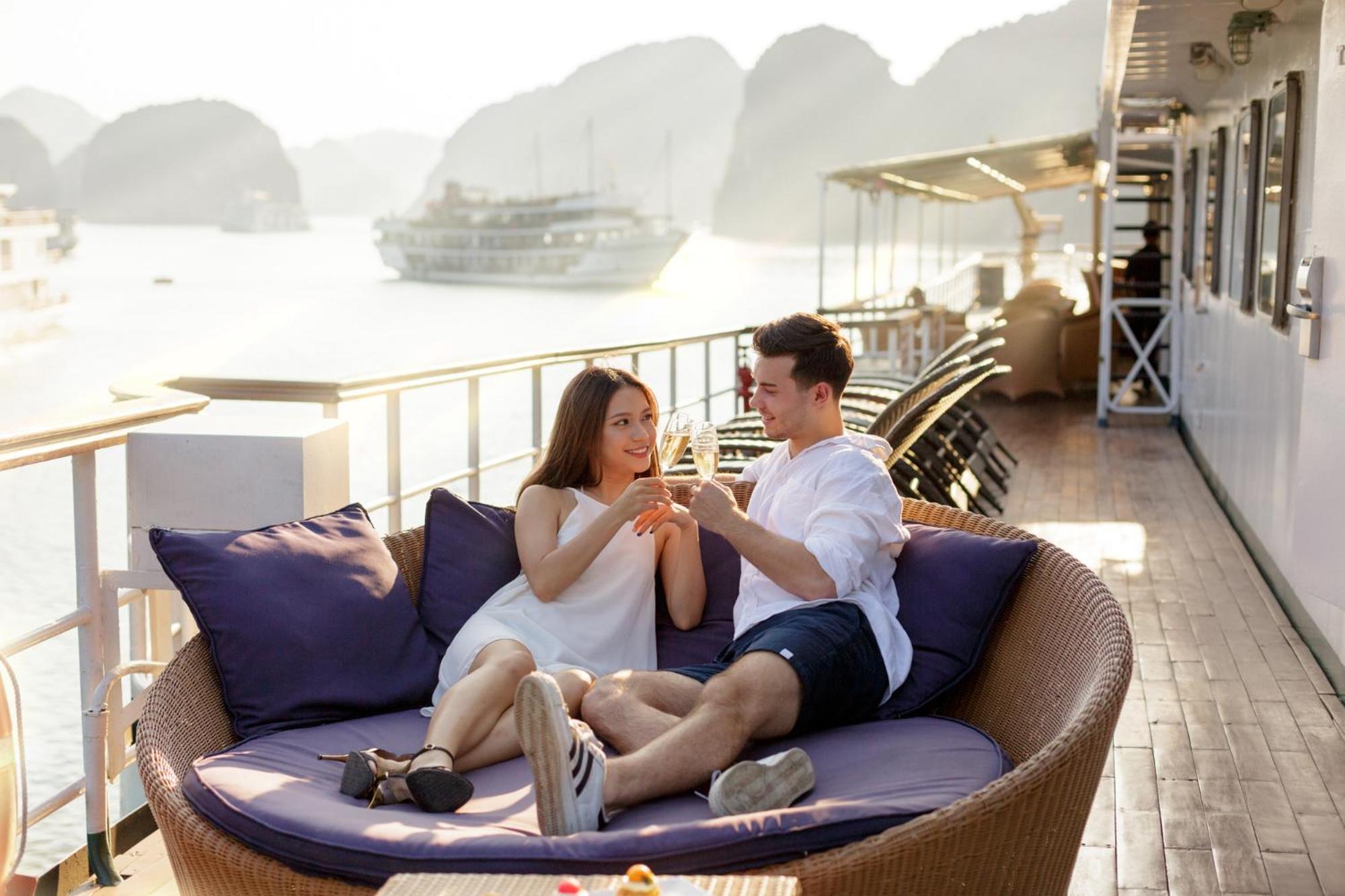 Emeraude Classic Cruises Hạ Long Exterior foto